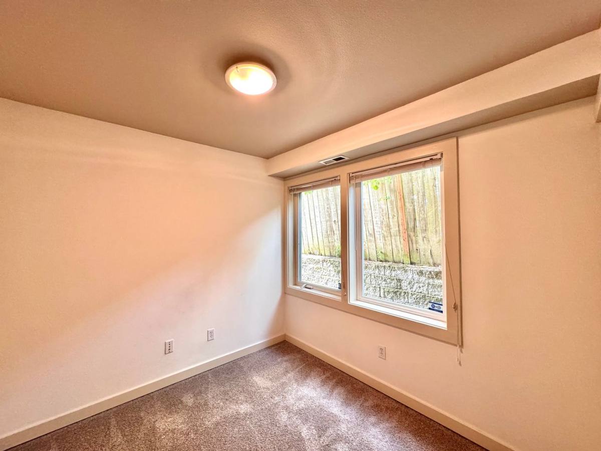 Townhouse for rent at 1409 N Northgate Way, Seattle, WA 98133