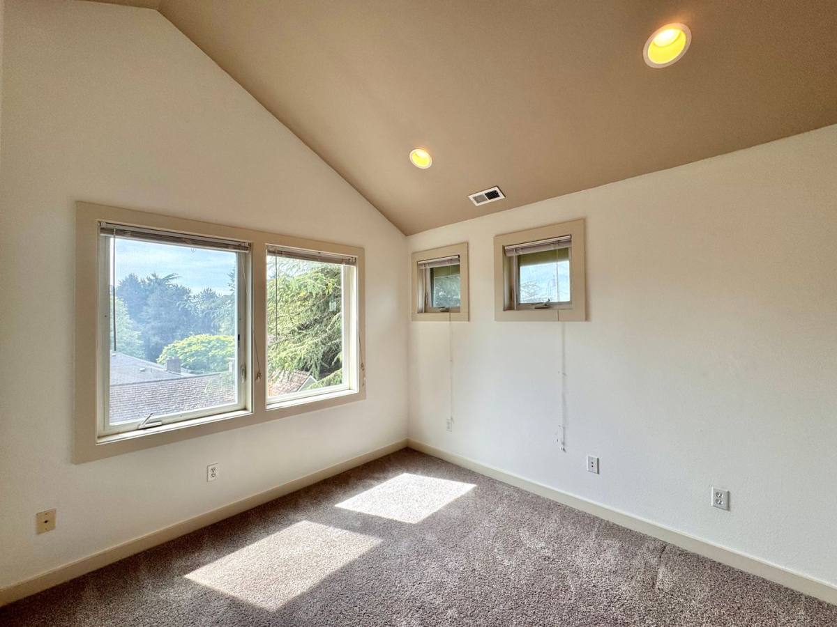 Townhouse for rent at 1409 N Northgate Way, Seattle, WA 98133