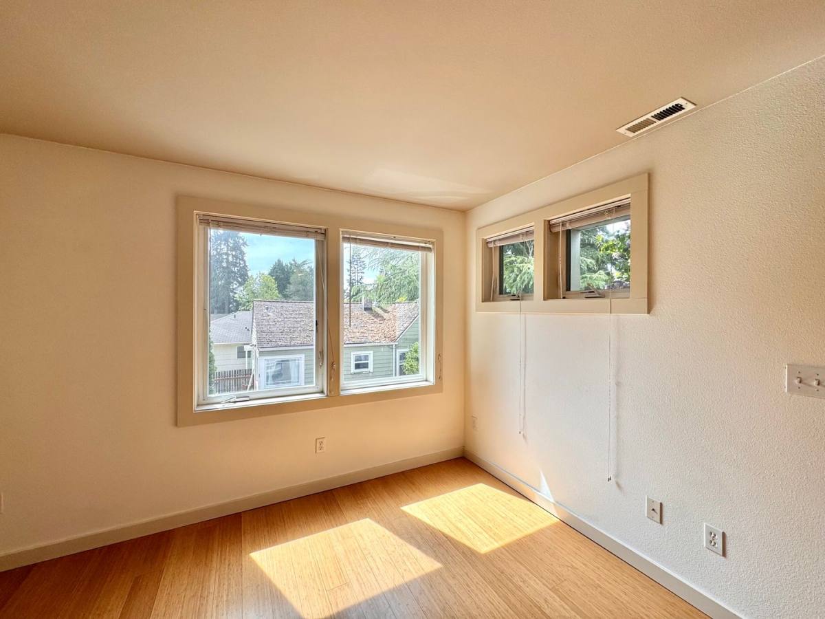 Townhouse for rent at 1409 N Northgate Way, Seattle, WA 98133
