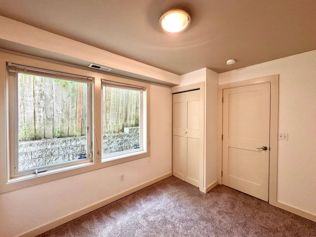 Townhouse for rent at 1409 N Northgate Way, Seattle, WA 98133
