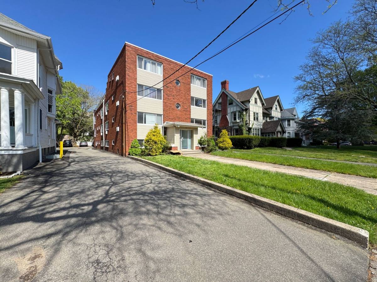 Apartment for rent at 550 Whitney Ave #2, New Haven, CT 06511