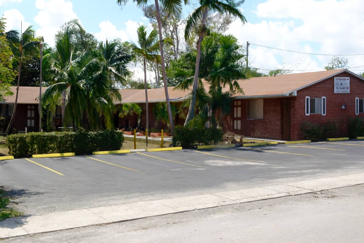 Apartment for rent at 2220 Hayes St, Hollywood, FL 33020