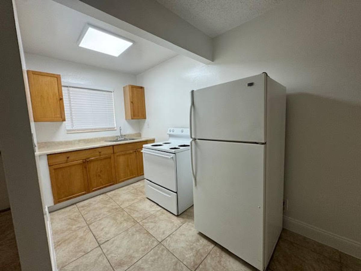 Apartment for rent at 2220 Hayes St, Hollywood, FL 33020