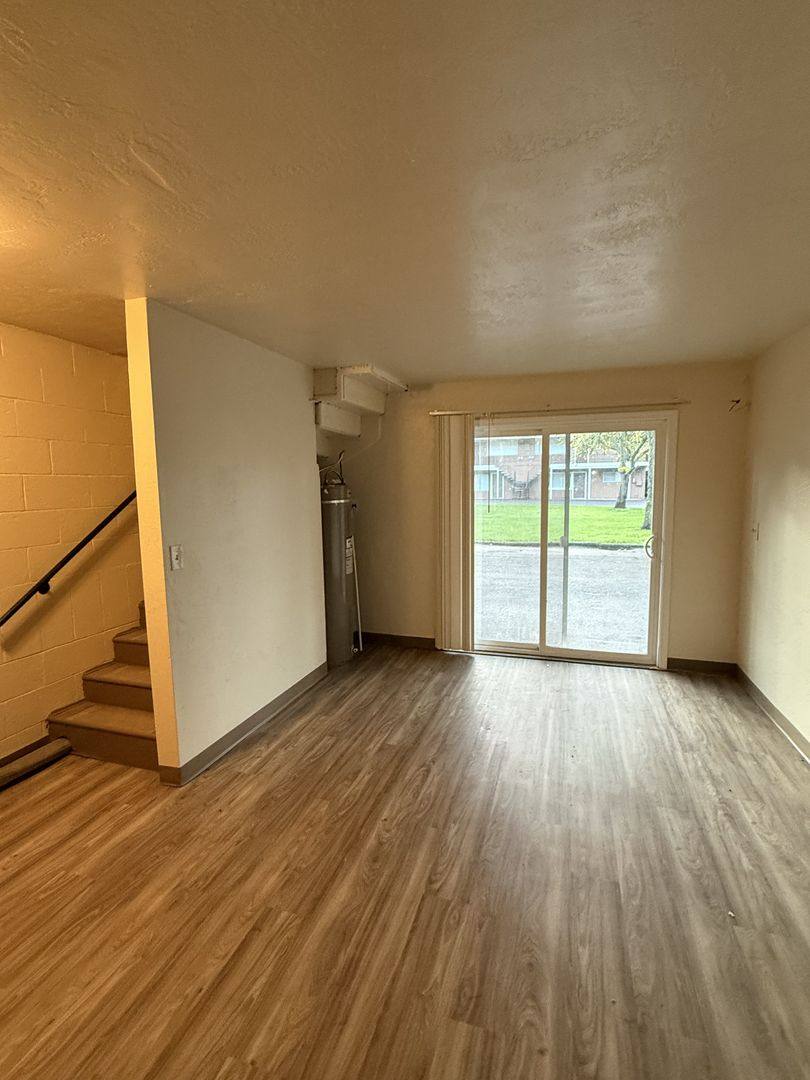 Apartment for rent at 132 Stoneway Dr NW, Salem, OR 97304