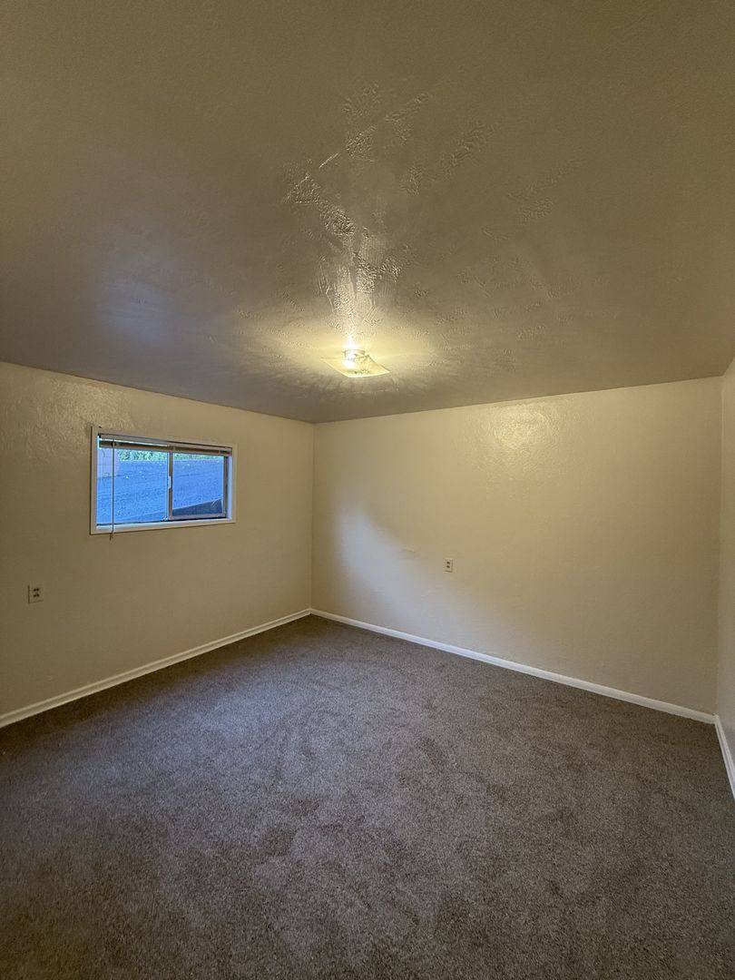 Apartment for rent at 132 Stoneway Dr NW, Salem, OR 97304