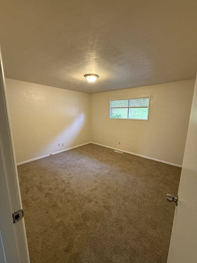 Apartment for rent at 132 Stoneway Dr NW, Salem, OR 97304