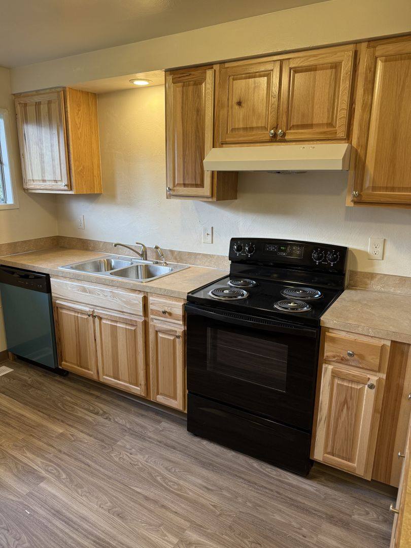 Apartment for rent at 132 Stoneway Dr NW, Salem, OR 97304