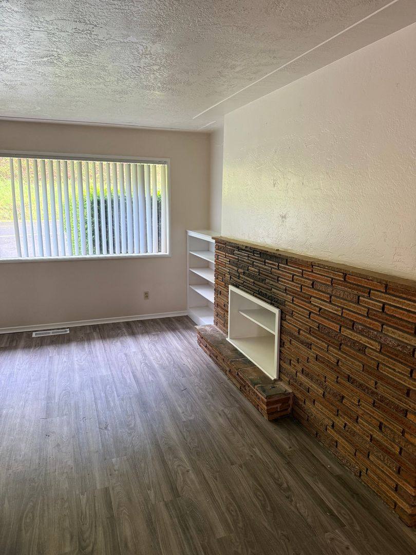Apartment for rent at 132 Stoneway Dr NW, Salem, OR 97304