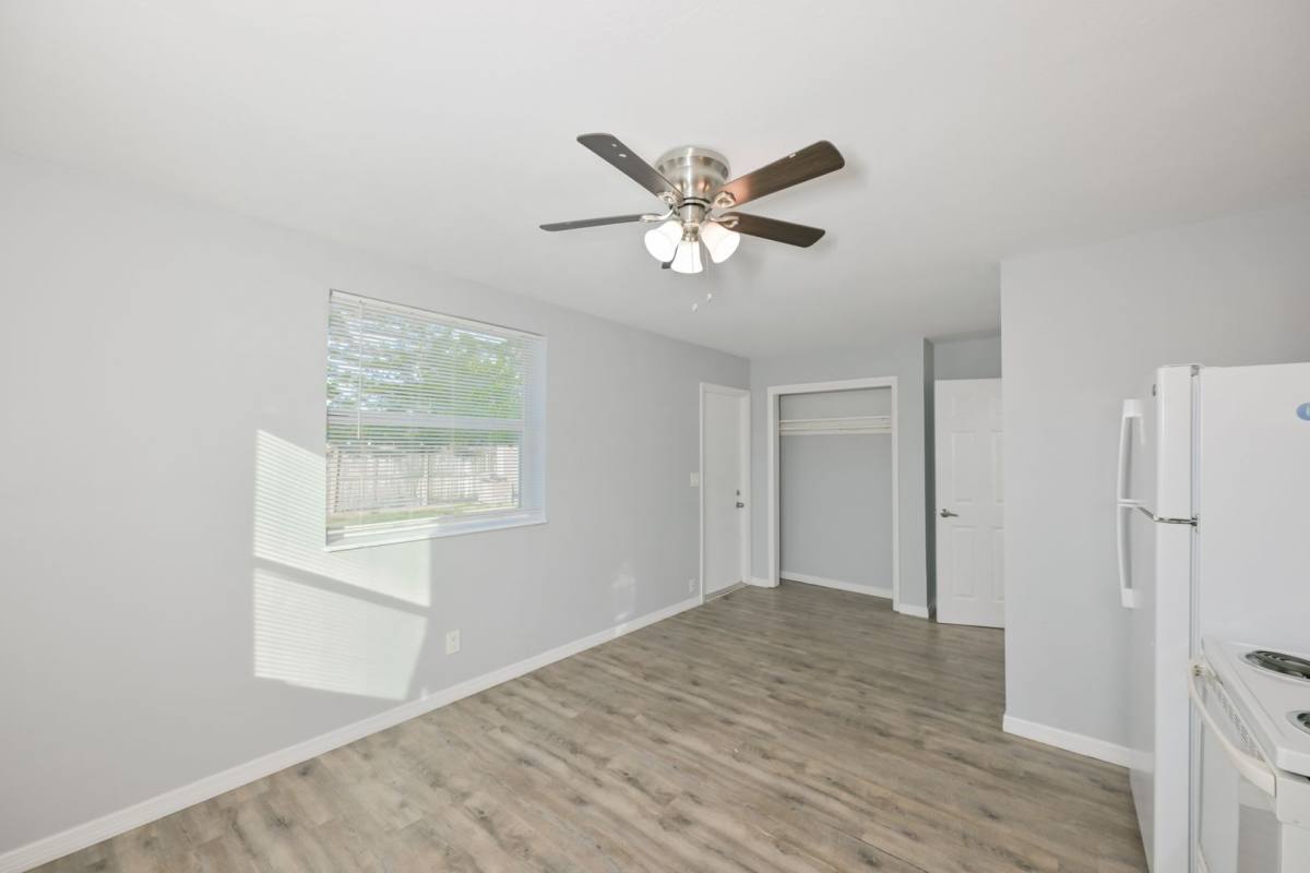 Apartment for rent at 1956 McMullen Rd, Largo, FL 33771