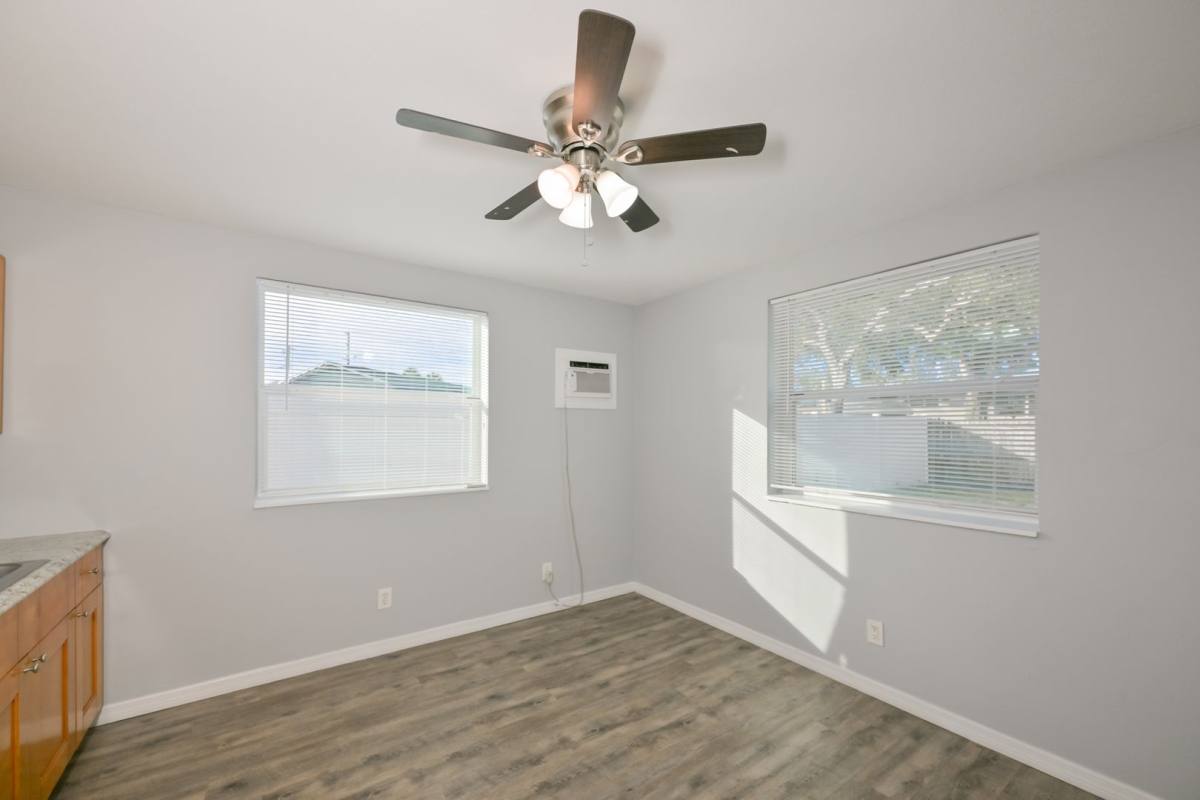 Apartment for rent at 1956 McMullen Rd, Largo, FL 33771