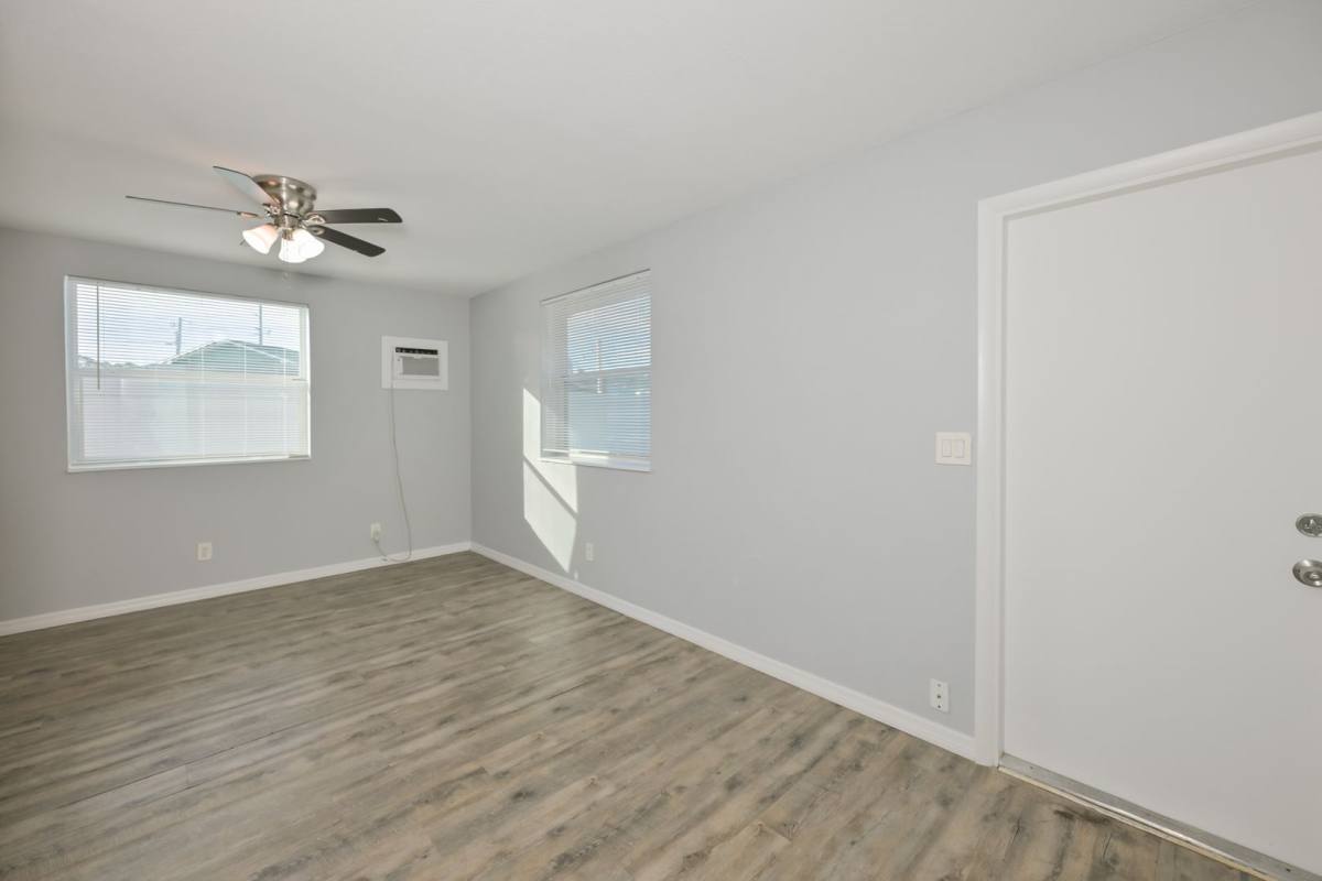 Apartment for rent at 1956 McMullen Rd, Largo, FL 33771