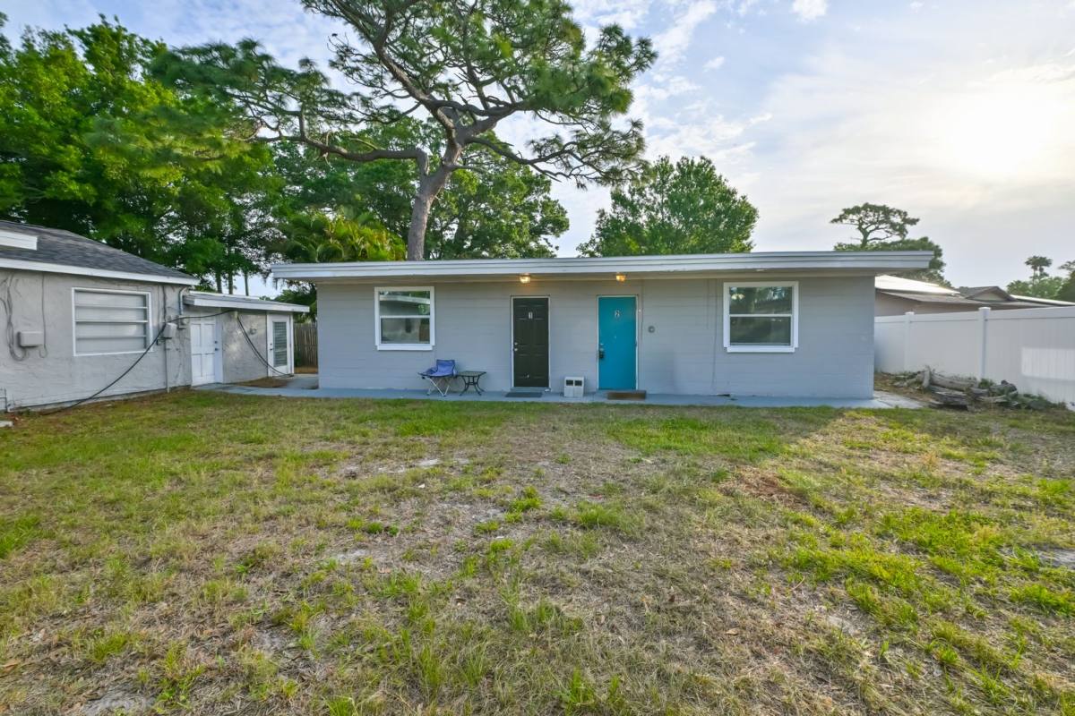 Apartment for rent at 1956 McMullen Rd, Largo, FL 33771