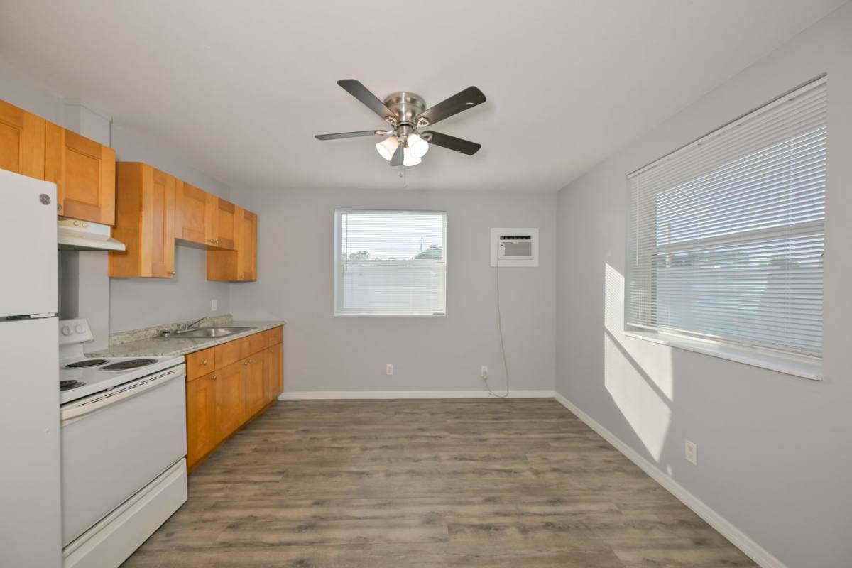 Apartment for rent at 1956 McMullen Rd, Largo, FL 33771