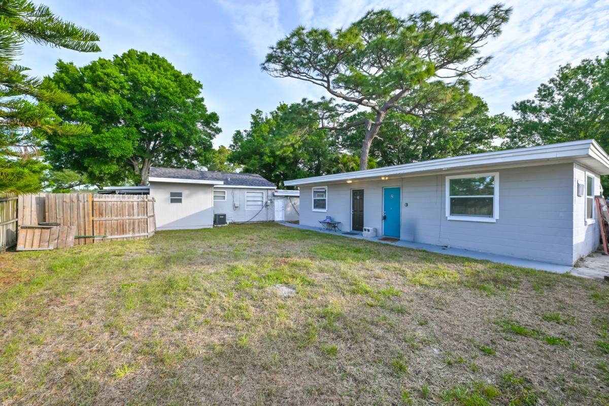Apartment for rent at 1956 McMullen Rd, Largo, FL 33771