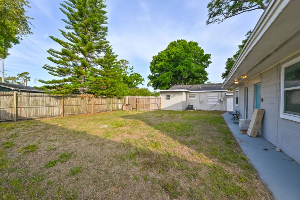 Apartment for rent at 1956 McMullen Rd, Largo, FL 33771
