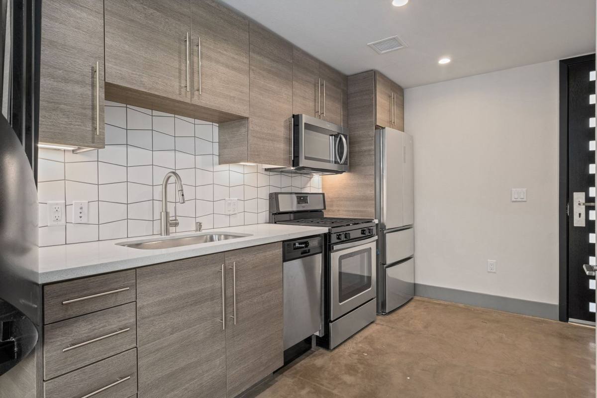 Apartment for rent at 10625 W Tabor St, Los Angeles, CA 90034