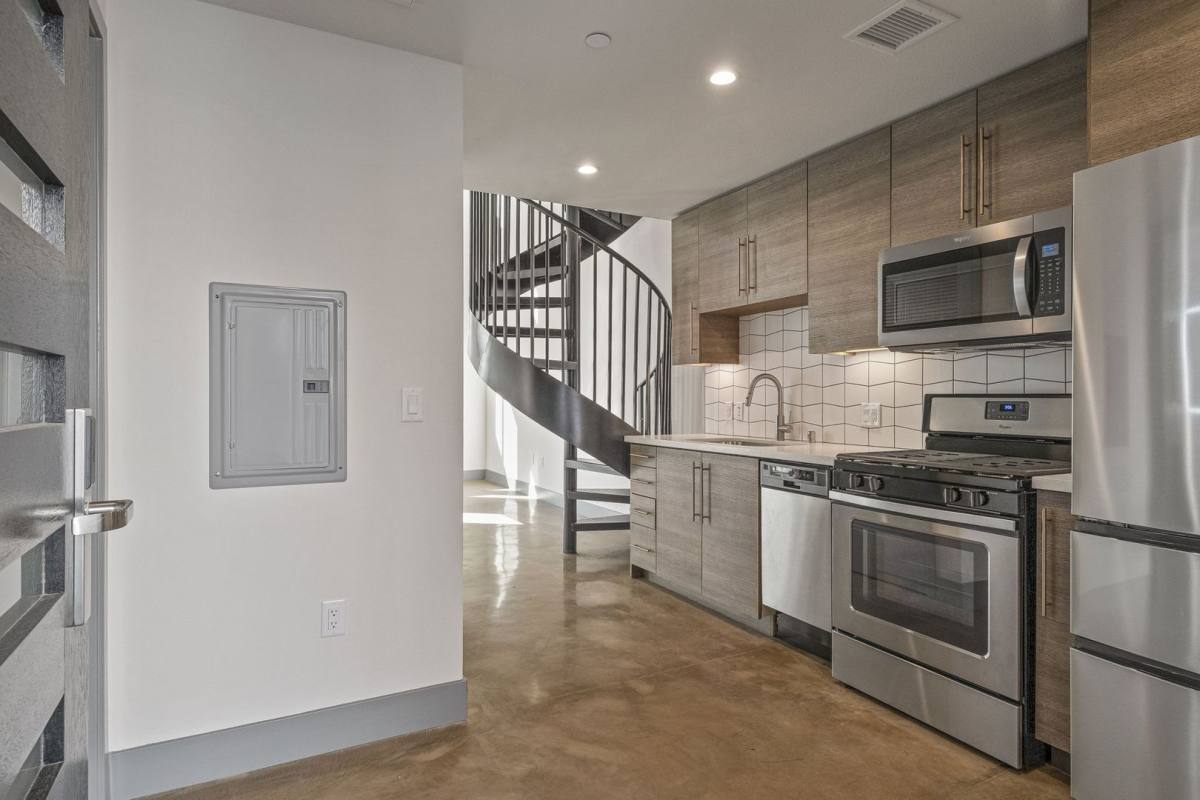Apartment for rent at 10625 W Tabor St, Los Angeles, CA 90034