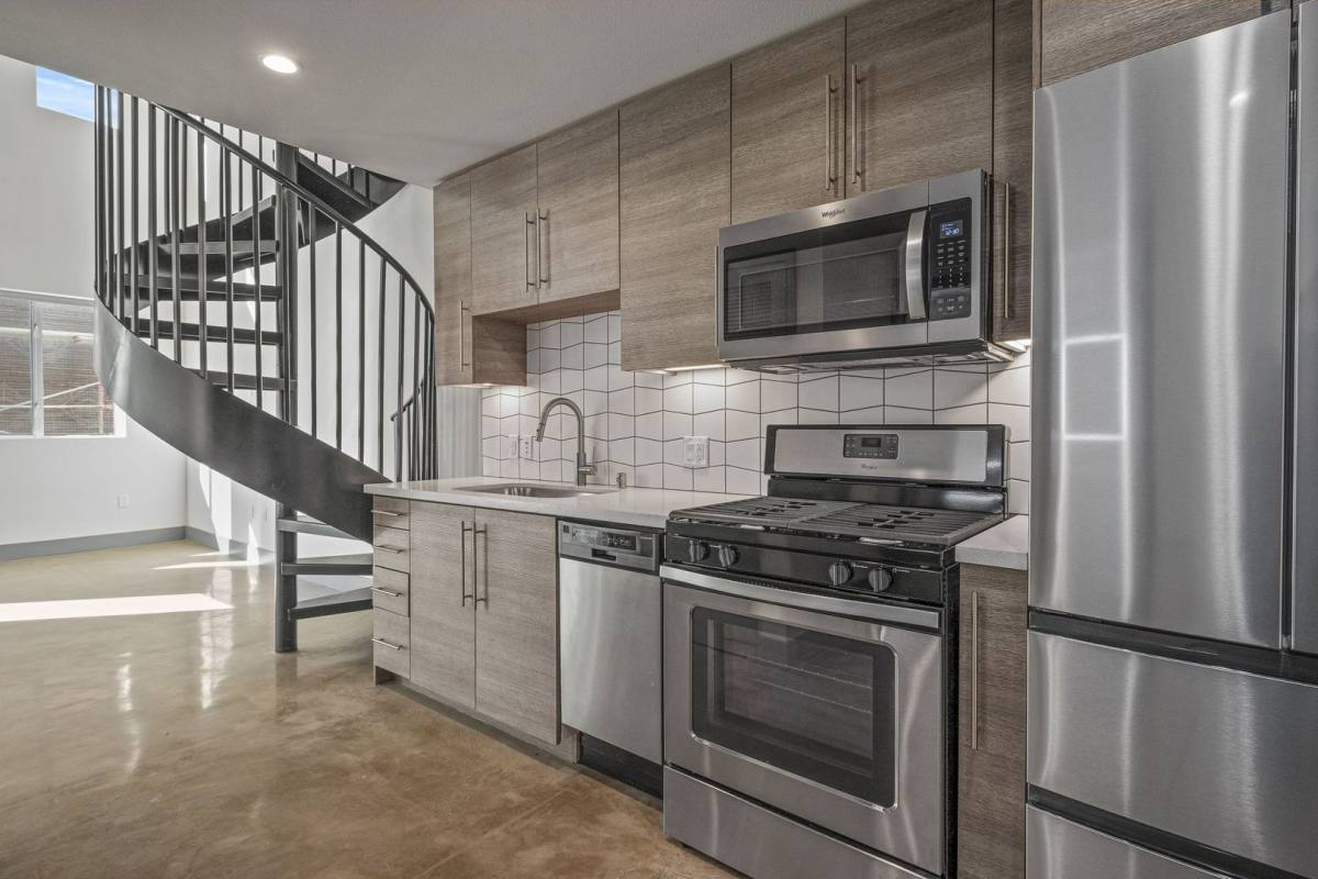Apartment for rent at 10625 W Tabor St, Los Angeles, CA 90034