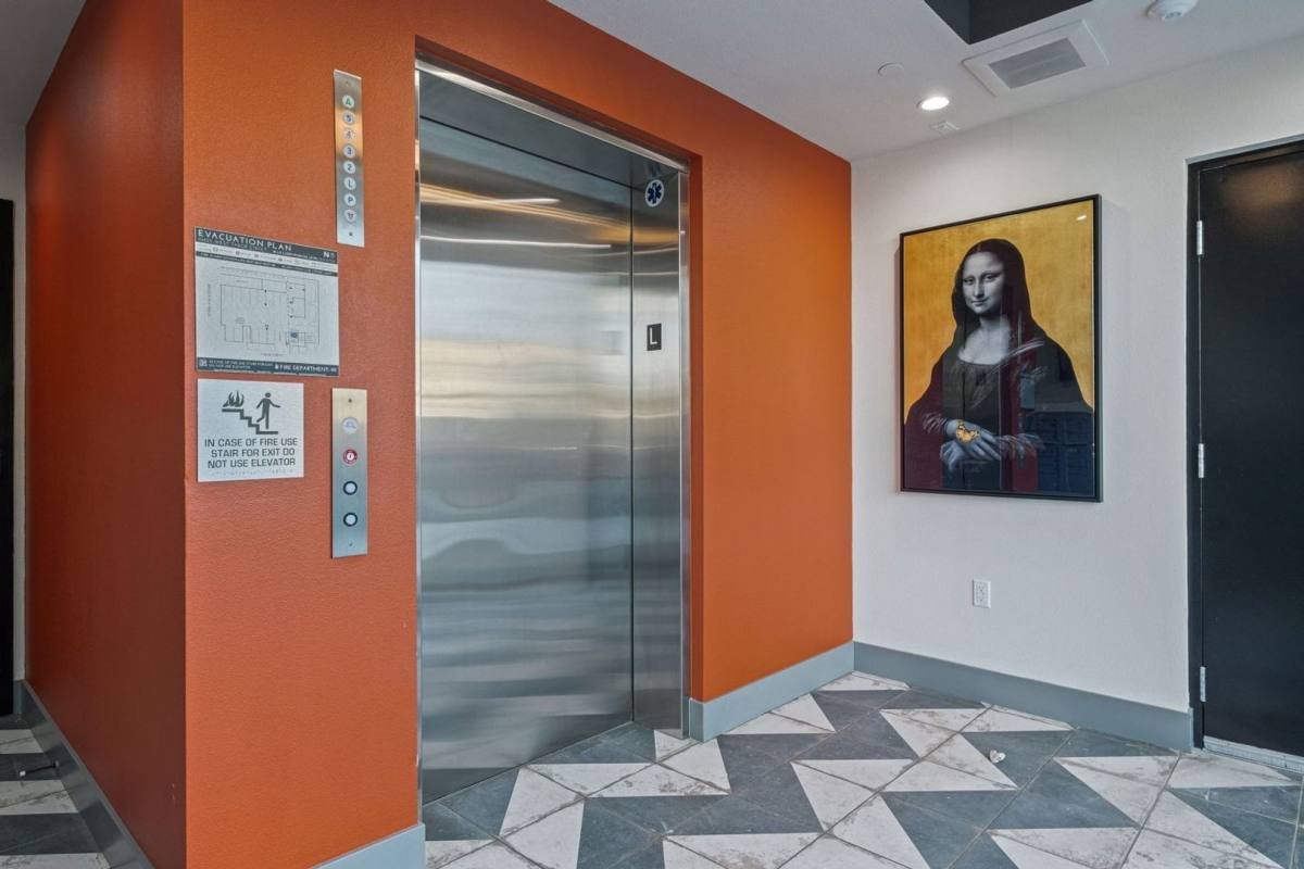 Apartment for rent at 10625 W Tabor St, Los Angeles, CA 90034