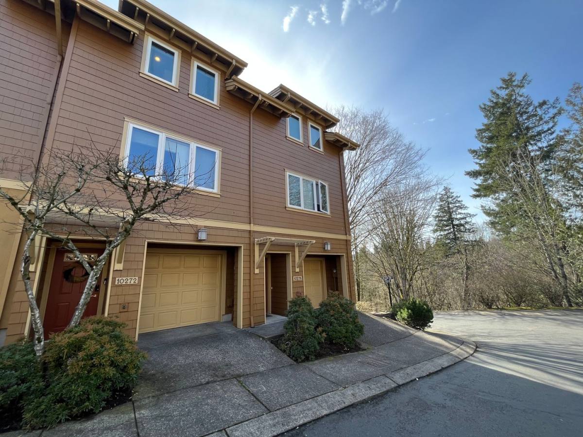 Townhouse for rent at 10272 NW Alder Grove Lane, Portland, OR 97229