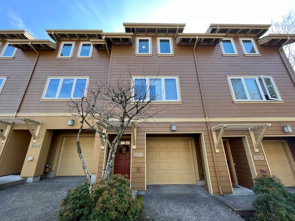 Townhouse for rent at 10272 NW Alder Grove Lane, Portland, OR 97229