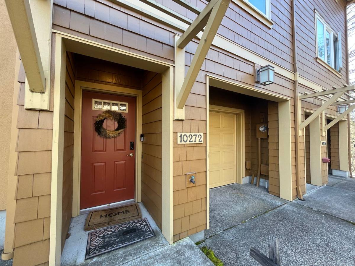 Townhouse for rent at 10272 NW Alder Grove Lane, Portland, OR 97229