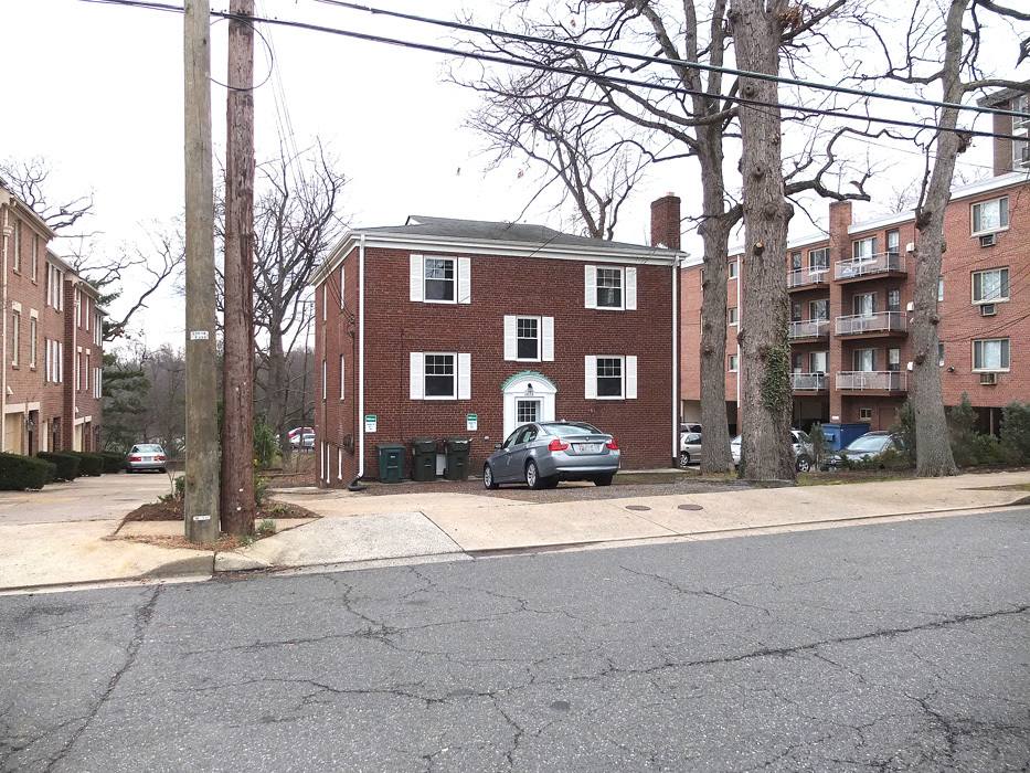 Apartment for rent at 1428 N 12th St, Arlington, VA 22209