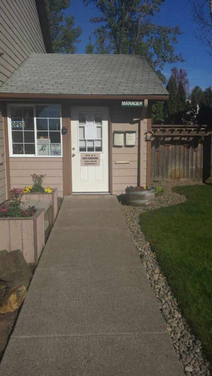 Apartment for rent at 1825 Clay St SE, Albany, OR 97322
