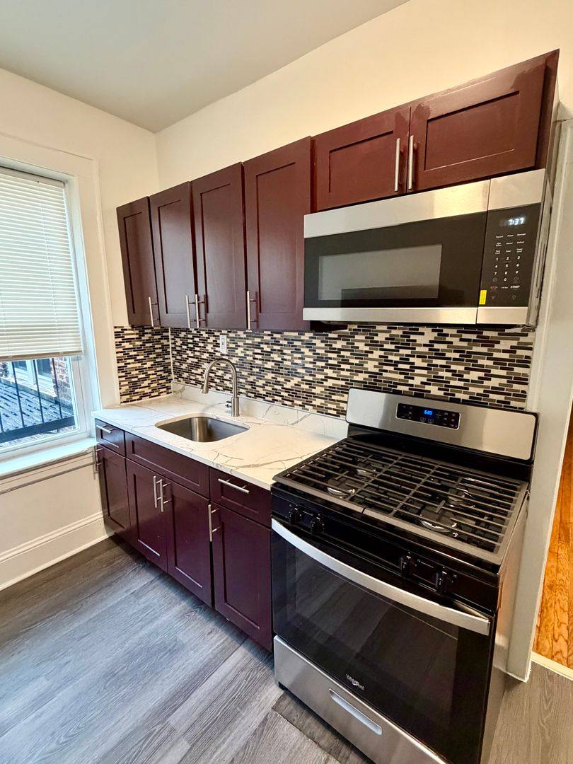 Apartment for rent at 5 Whitney Place, East Orange, NJ 07017