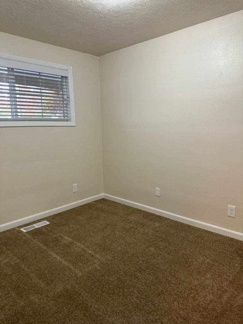 Apartment for rent at 2870 Lancaster Dr NE, Salem, OR 97305