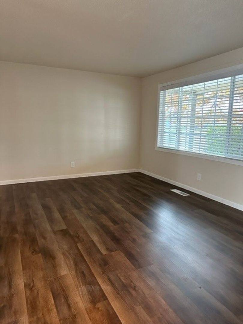 Apartment for rent at 2870 Lancaster Dr NE, Salem, OR 97305