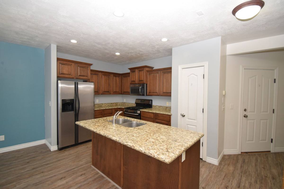 Townhouse for rent at 2182 E Whitekirk Way, Draper, UT 84020