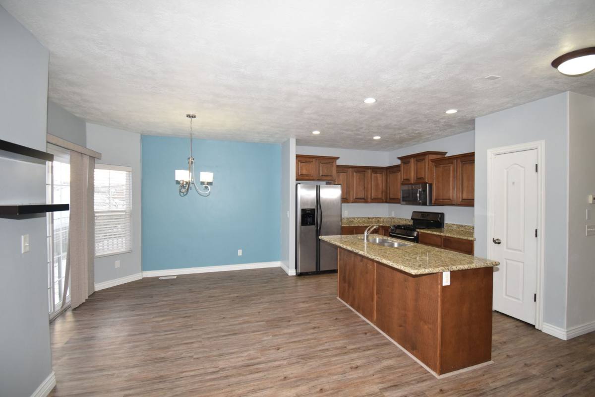 Townhouse for rent at 2182 E Whitekirk Way, Draper, UT 84020
