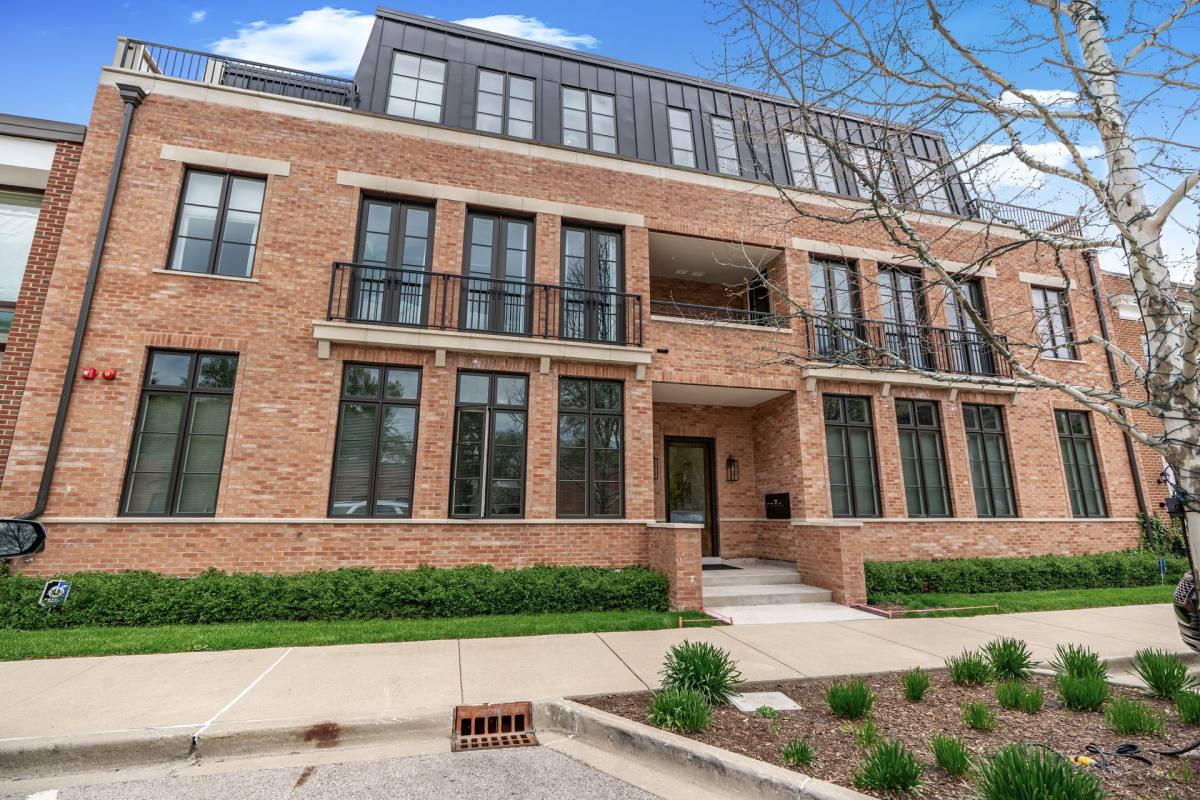 Apartment for rent at 1401 N Western Ave, Lake Forest, IL 60045