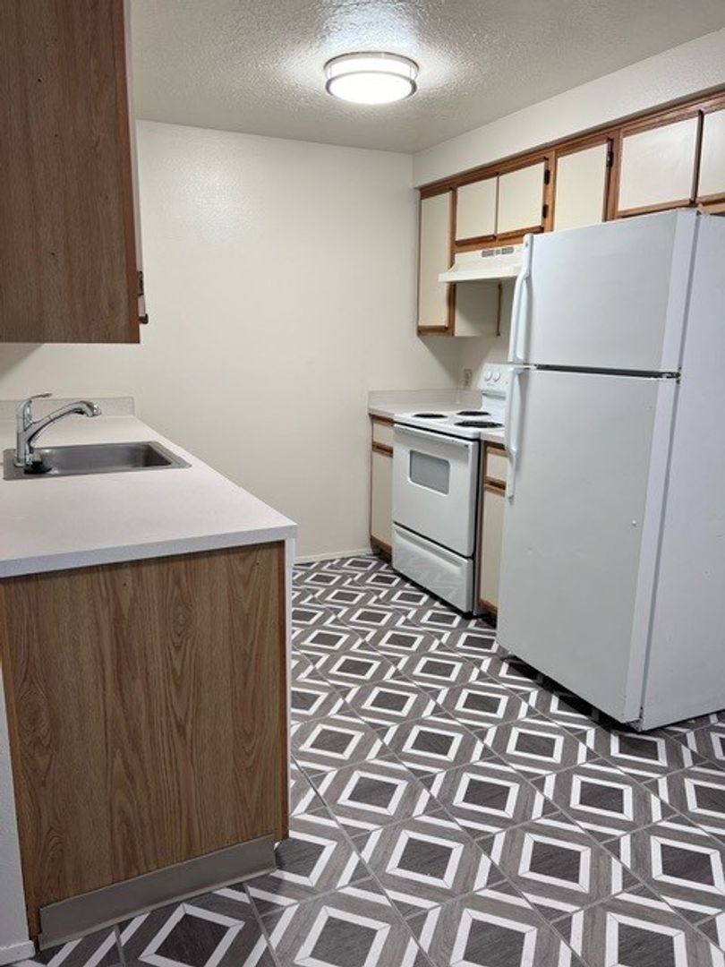 Apartment for rent at 3394 30th Ave NE, Salem, OR 97301