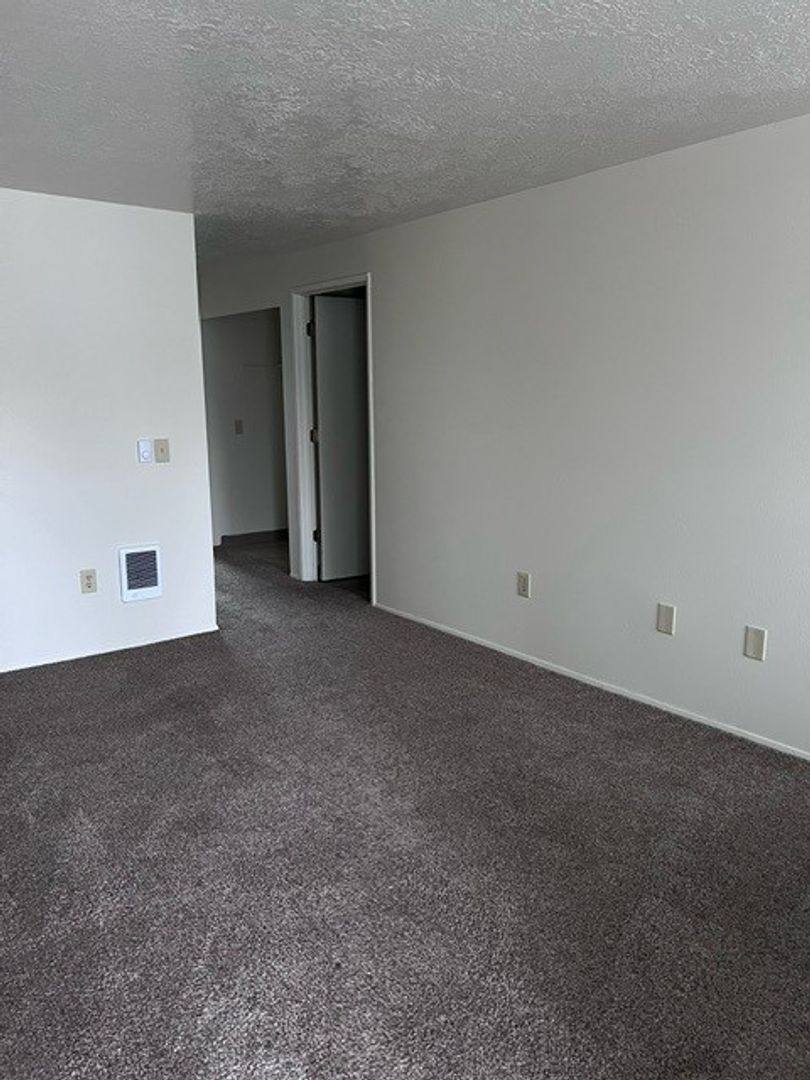 Apartment for rent at 3394 30th Ave NE, Salem, OR 97301