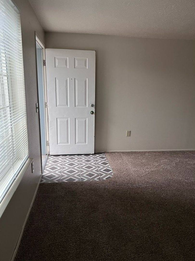 Apartment for rent at 3394 30th Ave NE, Salem, OR 97301