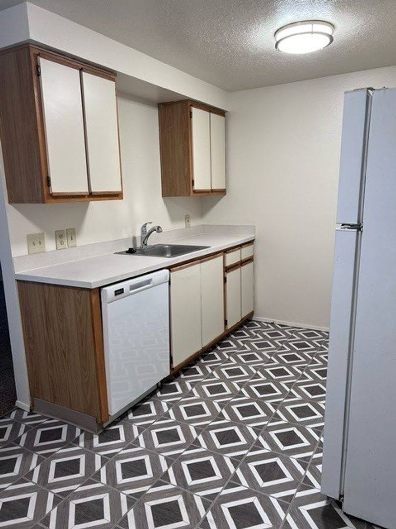 Apartment for rent at 3394 30th Ave NE, Salem, OR 97301