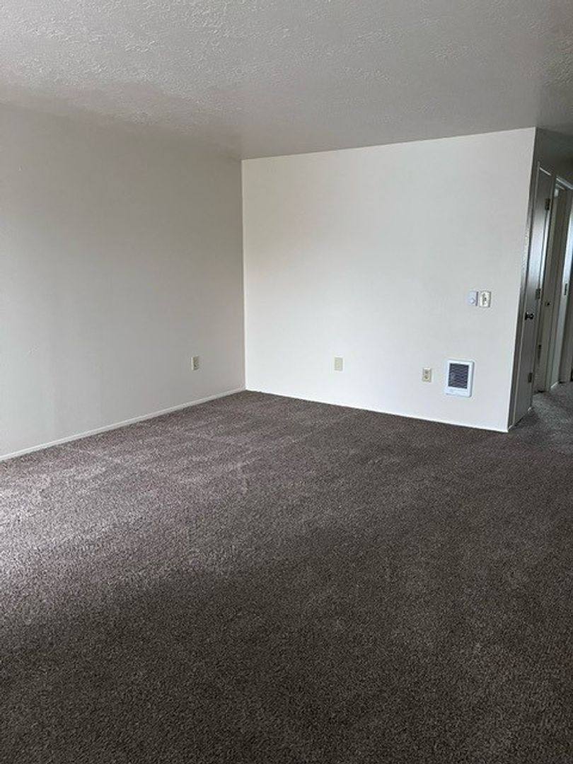 Apartment for rent at 3394 30th Ave NE, Salem, OR 97301