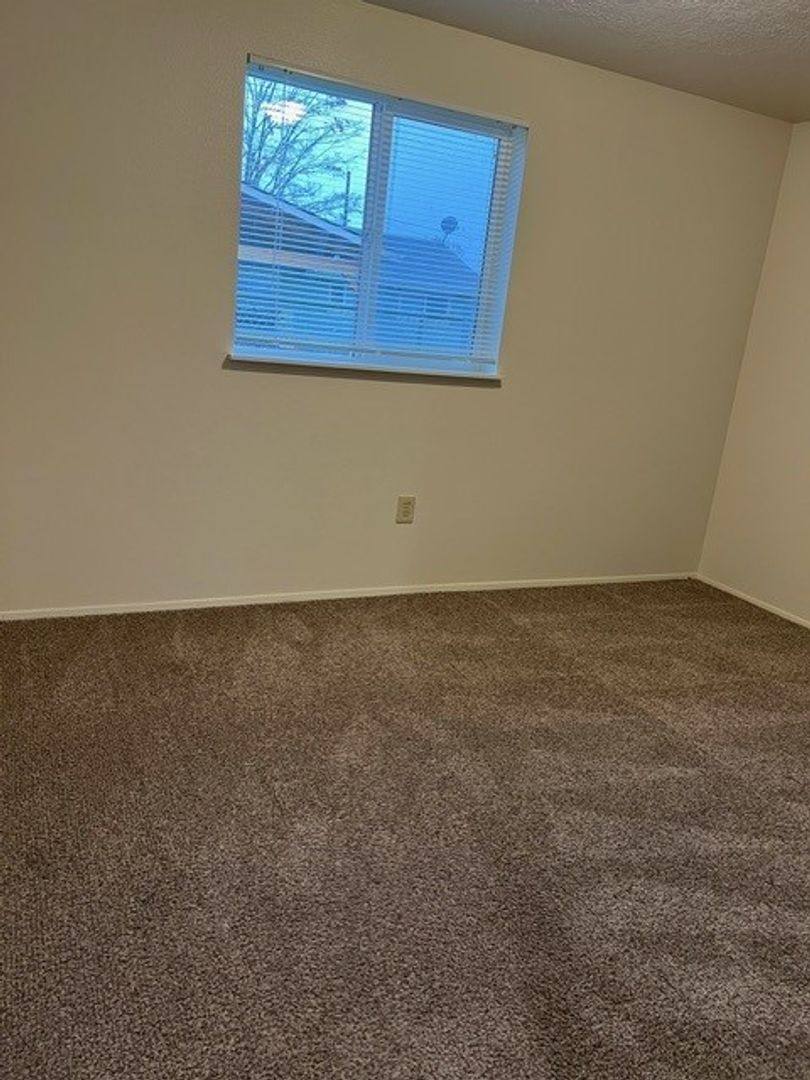 Apartment for rent at 3394 30th Ave NE, Salem, OR 97301