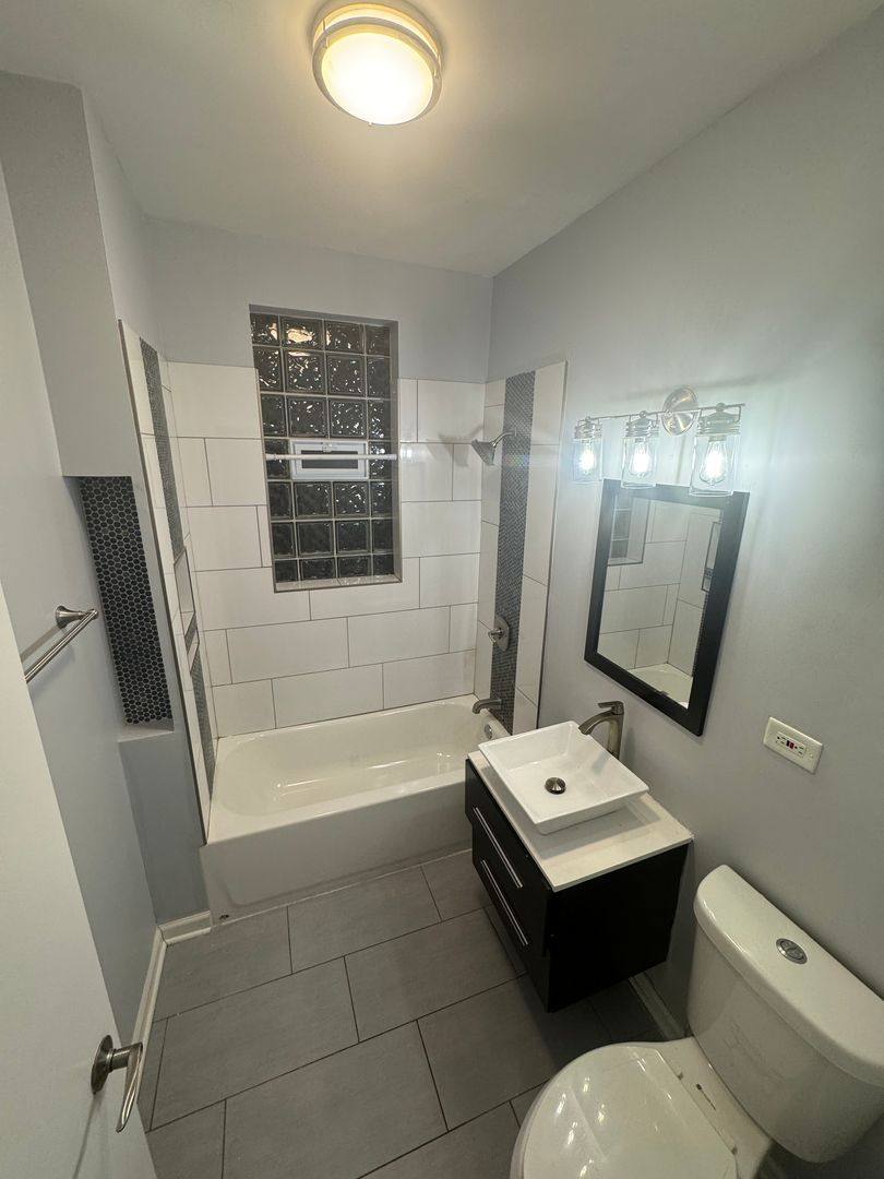 Apartment for rent at 6149-6151 S Evans Ave, Chicago, IL 60637
