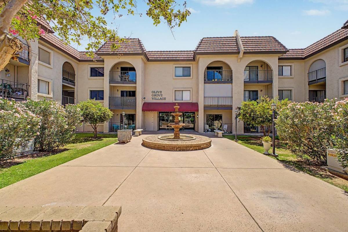 Condo for rent at 3033 E Devonshire Ave, Phoenix, AZ 85016