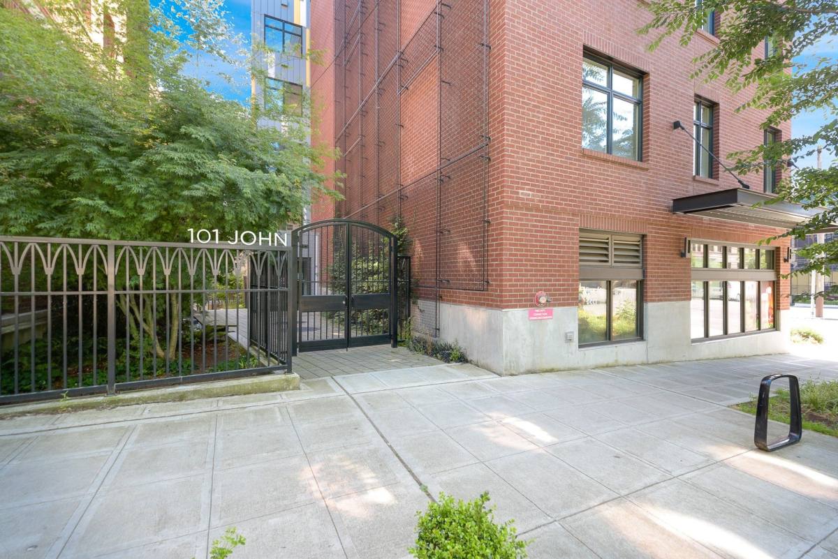 Apartment for rent at 101 John St, Seattle, WA 98109