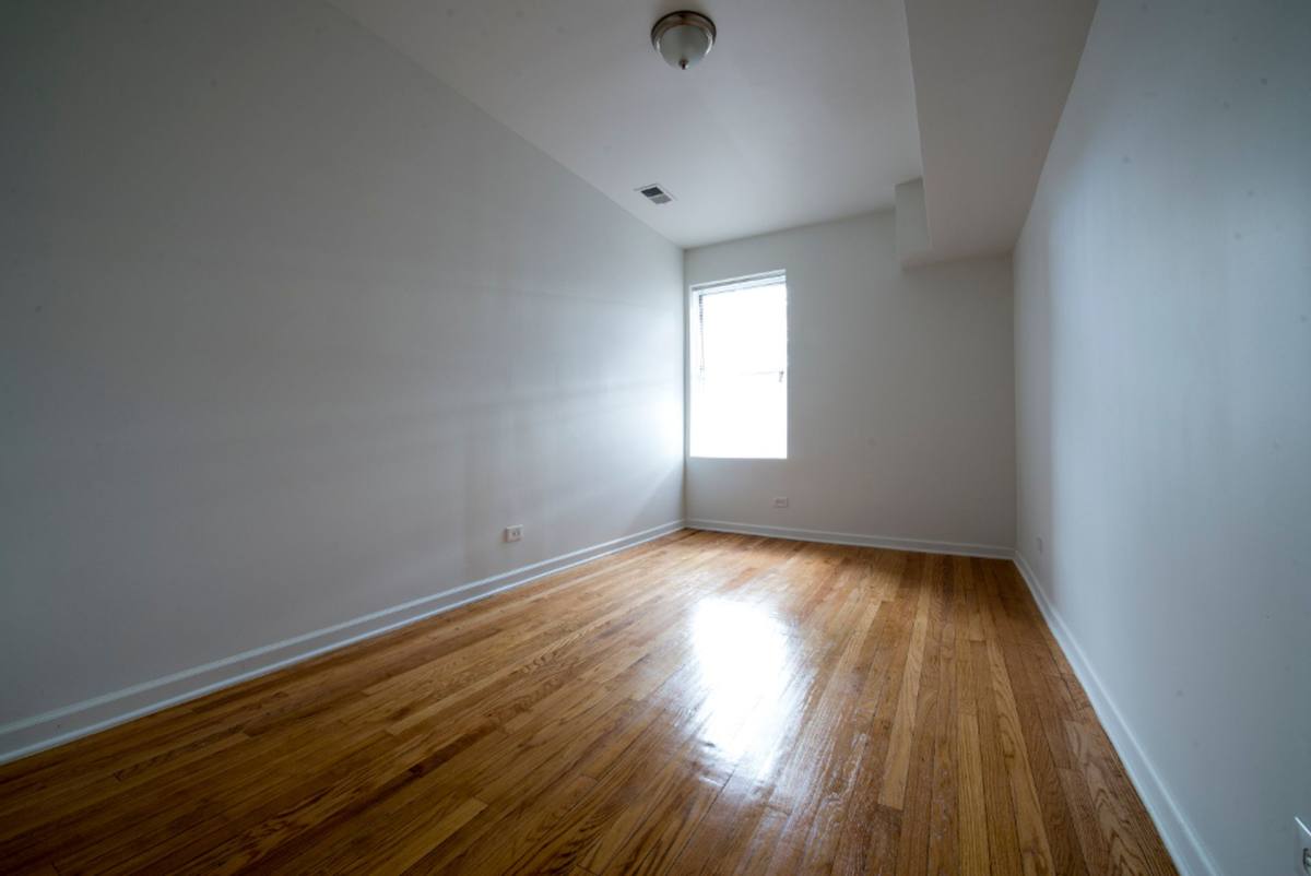 Apartment for rent at 7240 S Yates Blvd, Chicago, IL 60649