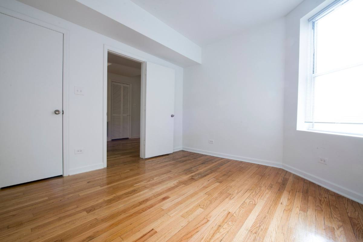 Apartment for rent at 7240 S Yates Blvd, Chicago, IL 60649