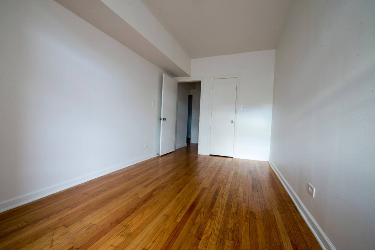 Apartment for rent at 7240 S Yates Blvd, Chicago, IL 60649