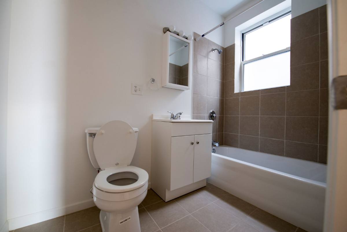 Apartment for rent at 7240 S Yates Blvd, Chicago, IL 60649