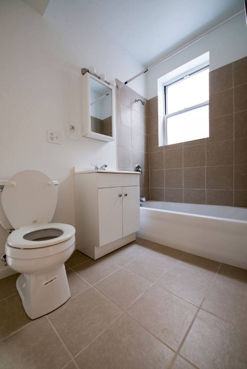 Apartment for rent at 7240 S Yates Blvd, Chicago, IL 60649