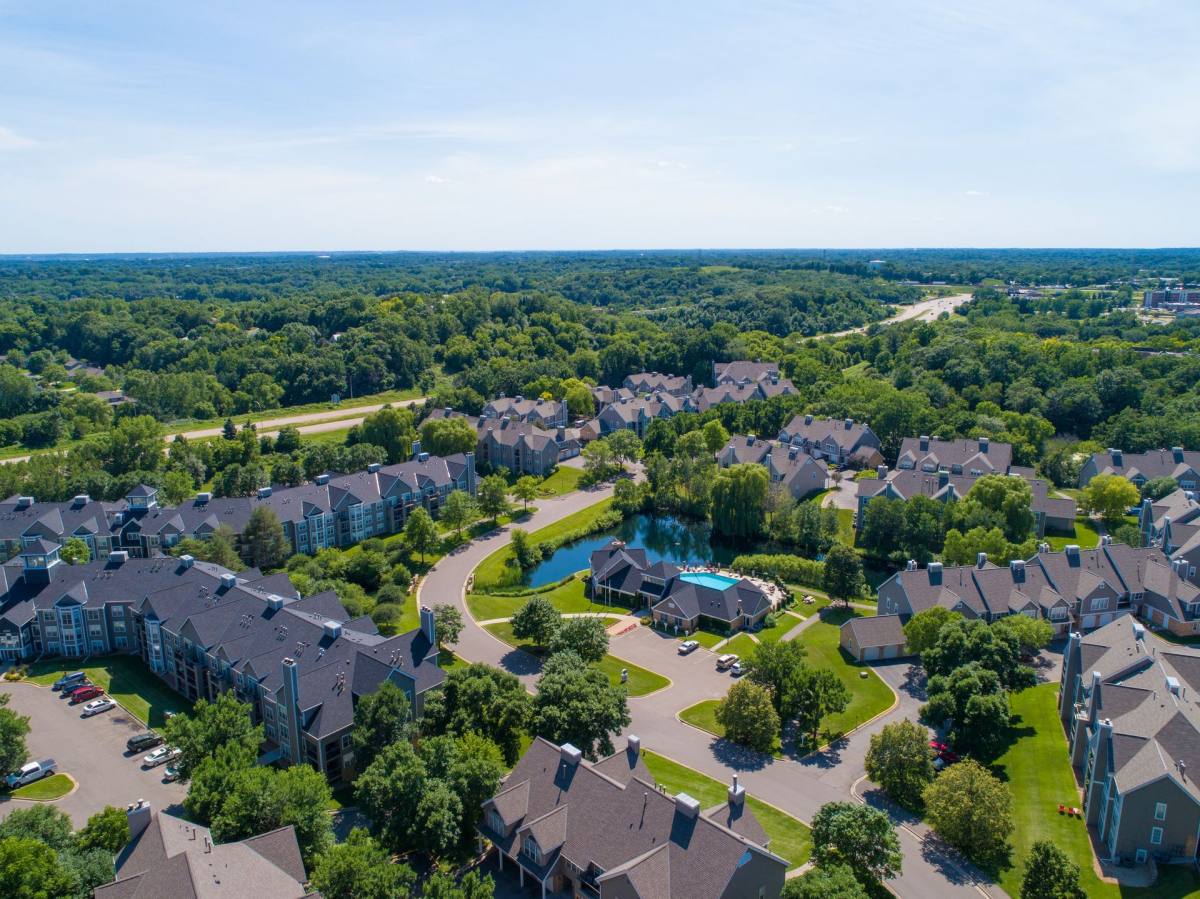Apartment for rent at 6100 Chasewood Parkway, Hopkins, MN 55343