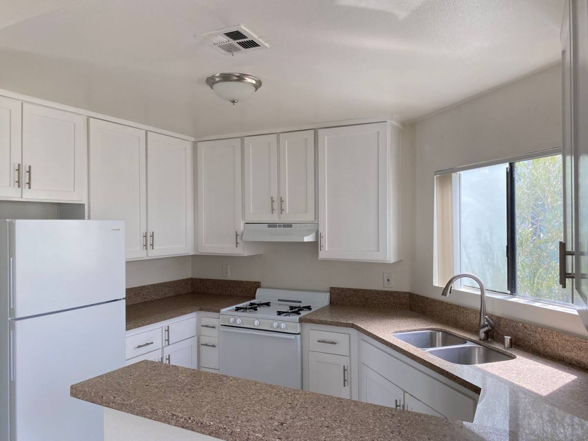 Apartment for rent at 2500 Abbot Kinney Blvd, Venice, CA 90291